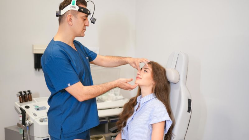 Se refaire le nez à Paris sans chirurgie